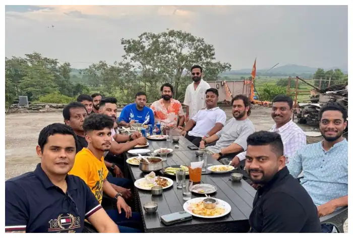 Amid Retirement Speculation, MS Dhoni Relaxes With Friends at Ranchi Dhaba, See Pictures