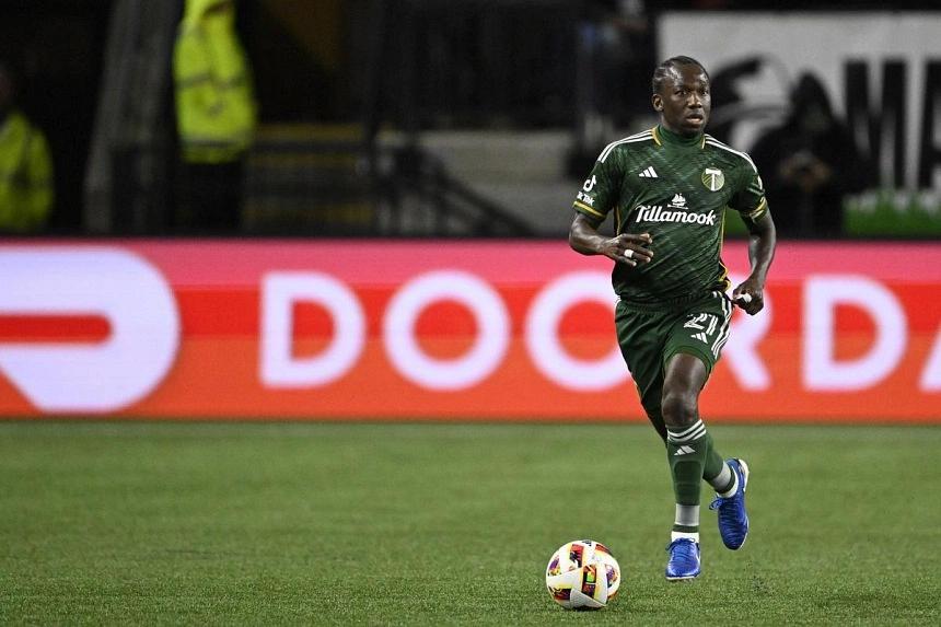 Timbers' Diego Chara re-signs for 15th season with club