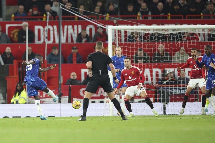 Caicedo's late goal spoils Man United's celebrations in 1-1 draw with Chelsea