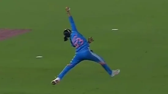 Harmanpreet Kaur Amazes with One-Handed Screamer, Commentator Stunned by India Captain's Blistering Return